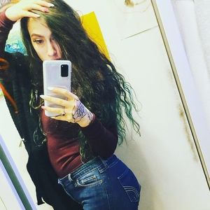 Meet your Posher, Cynthia